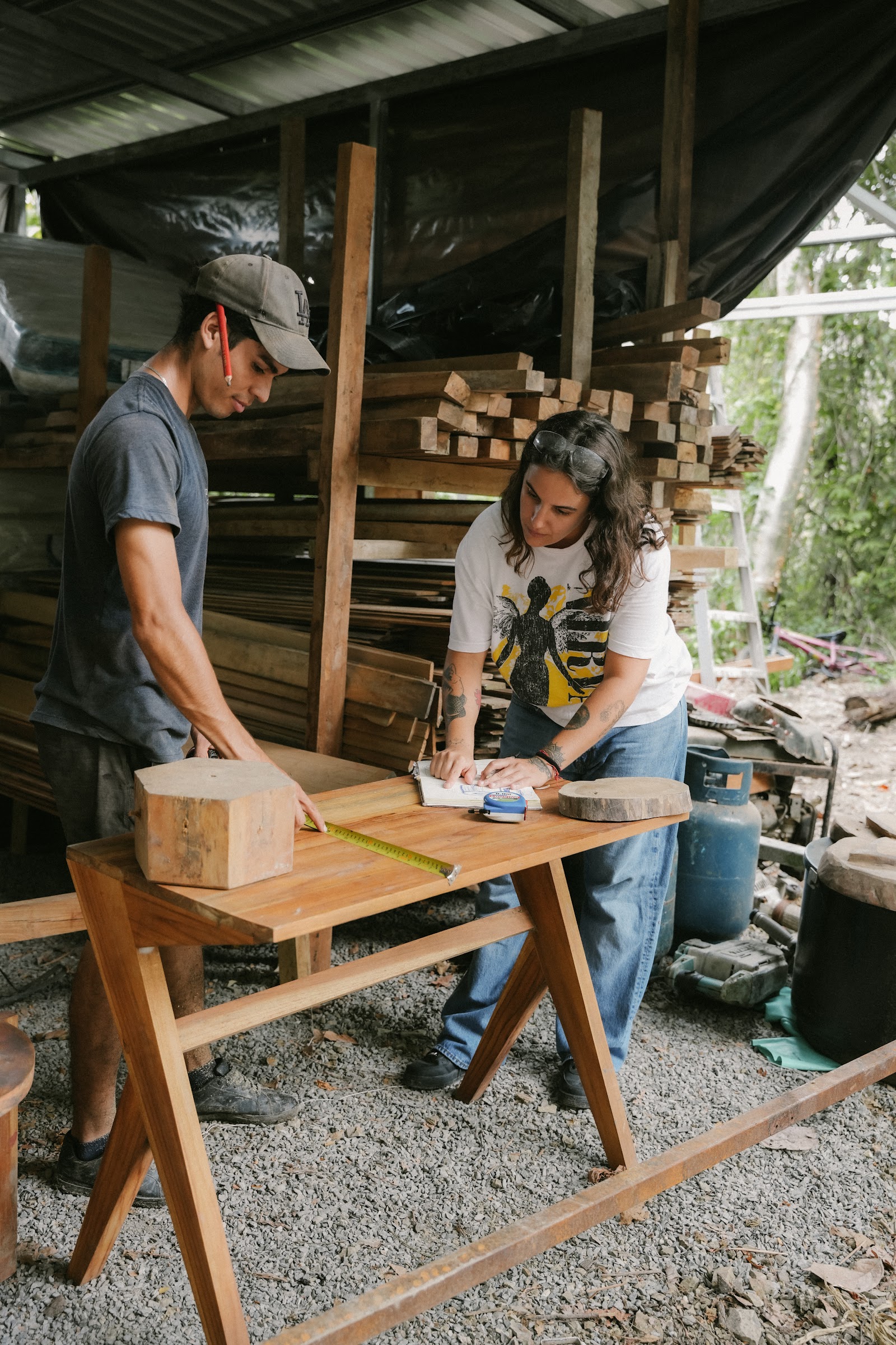Maker sanding wood at the carpinteria